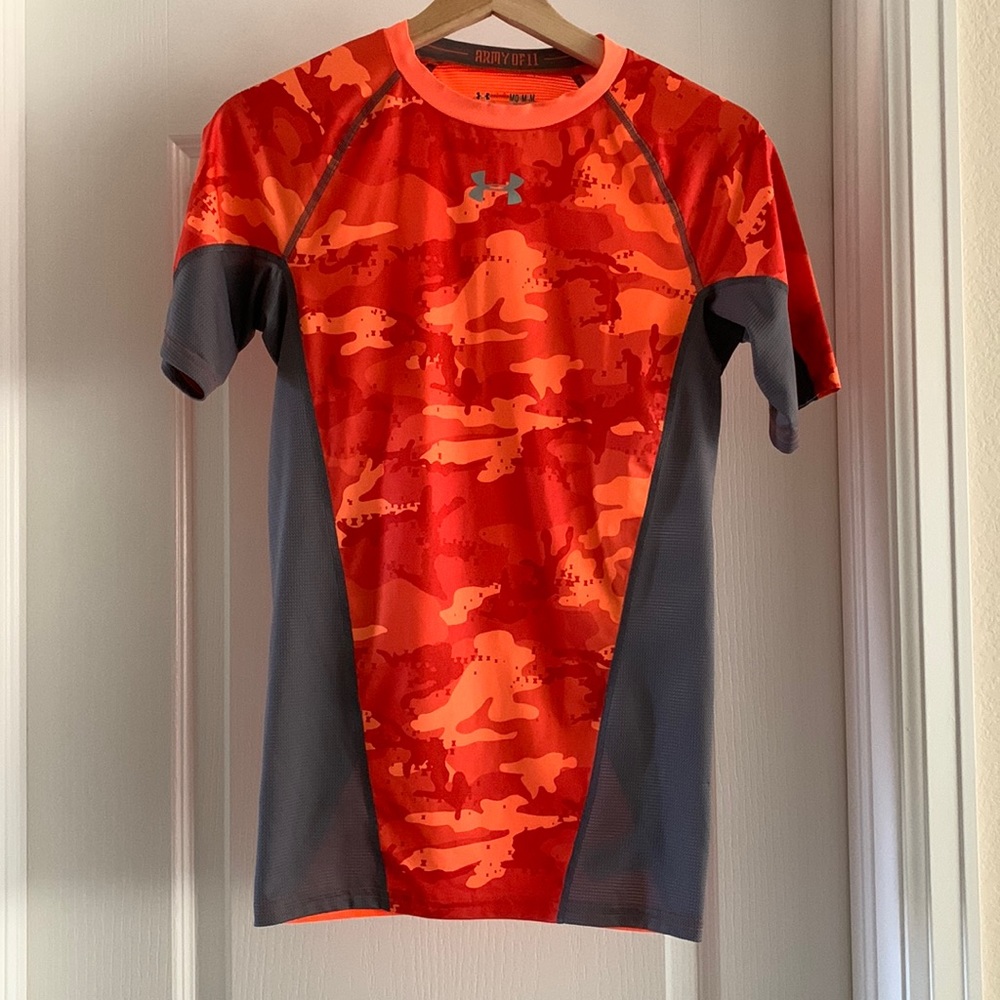 Under Armour compression Heatgear shirt. Size Medium. Great condition!